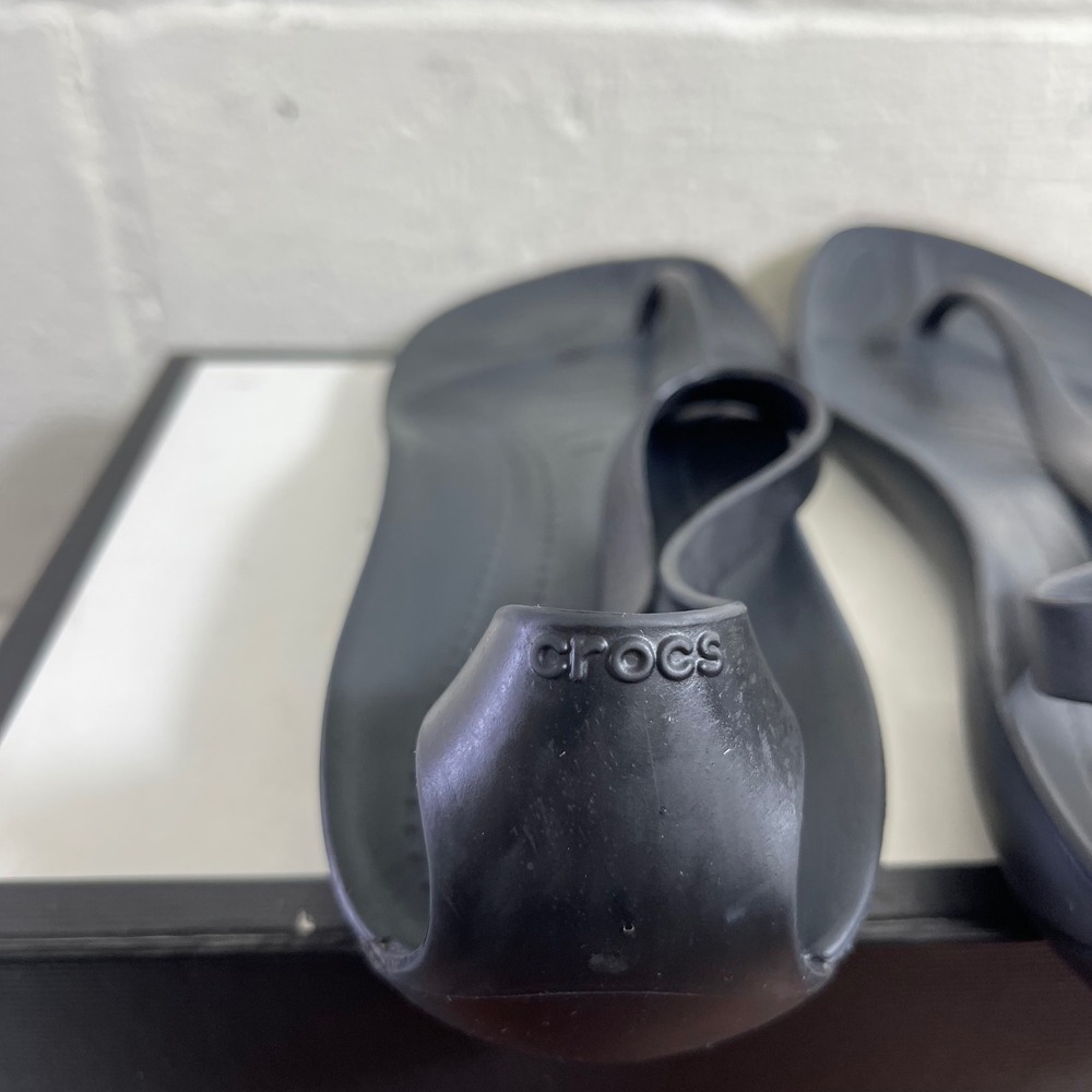 CROCS Black Women's Slingback Flip Sandals - Picture 7 of 12